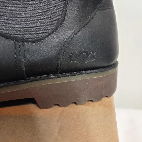NWT UGG Kids Callum Ankle Boot Leather Chelsea Black, Size 2 - Picture 3 of 11